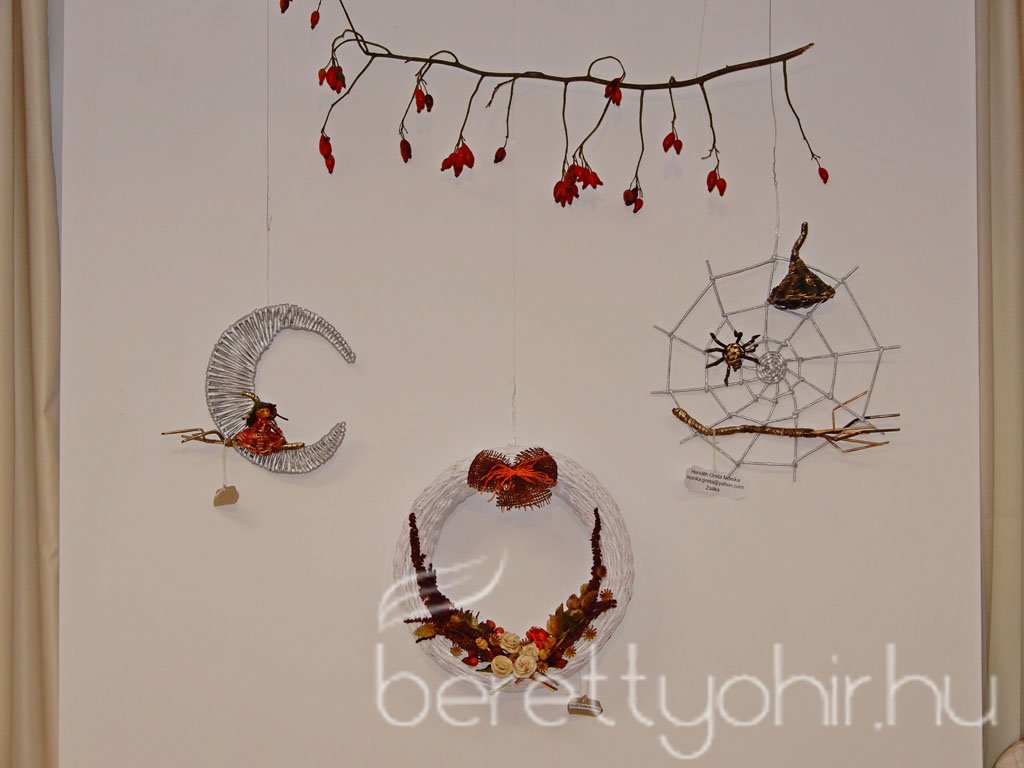 A berettyóújfalui papírfonó kör kiállítása 25